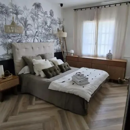 Spacieuse Avec Piscine à Villa Mios