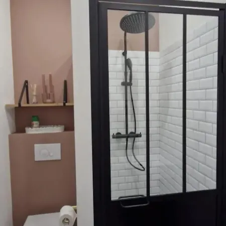 Spacieuse Avec Piscine à Villa *