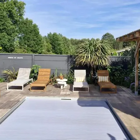 Spacieuse Avec Piscine à Villa *