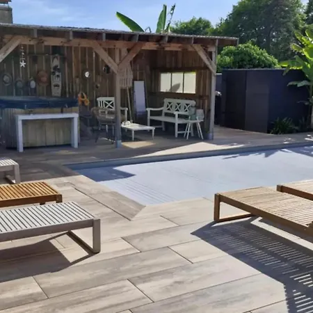 Spacieuse Avec Piscine à * Mios