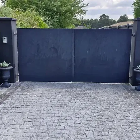 别墅 Spacieuse Avec Piscine à *