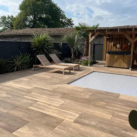 Spacieuse Avec Piscine à Villa