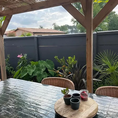Spacieuse Avec Piscine à *