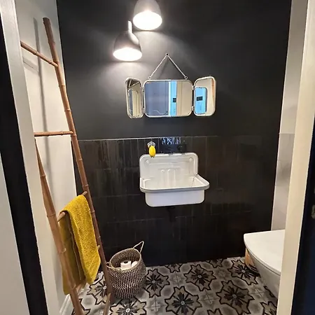 Spacieuse Avec Piscine à *