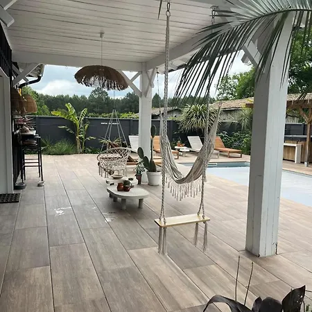别墅 Spacieuse Avec Piscine à *